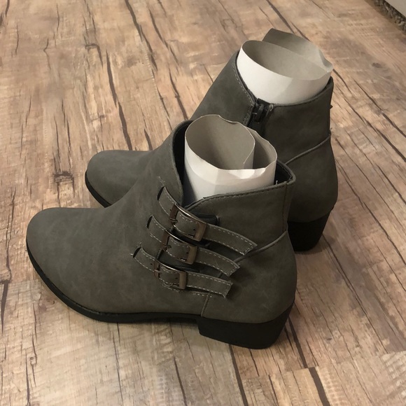 Boots - Picture 1 of 3